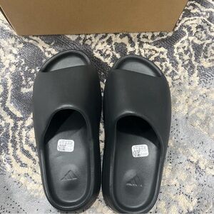 Onyx Yeezy slides